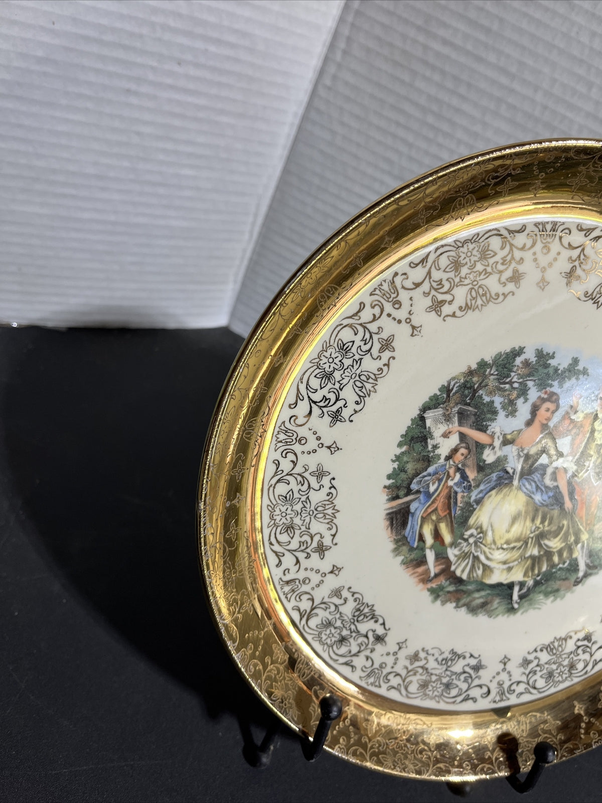 Vintage Sabin Crest of Gold Warranted 22k Dinner Plate Signed