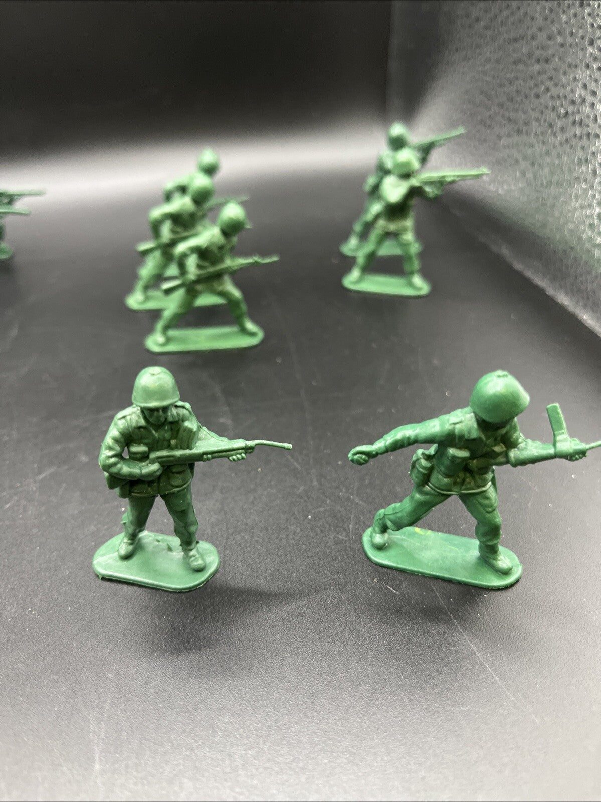 Vintage Toy soldiers Army Men Plastic, 23 Pieces, Green