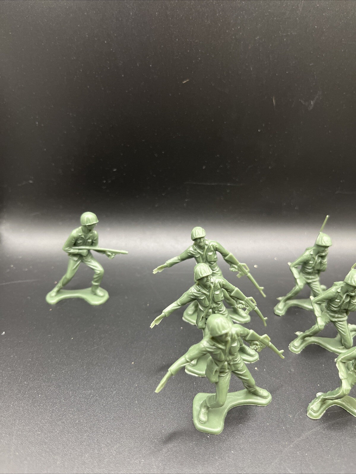 Vintage Toy Army Men Plastic Toy Lot, 16 Pieces, Green