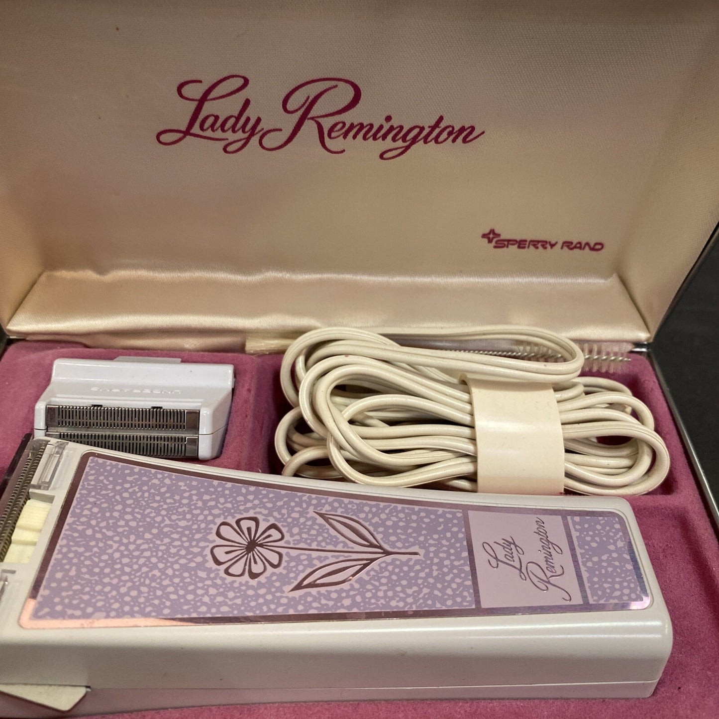 Lady Remington Electric Shaver Sperry Rand  With Underarm Blade & Case WORKS!