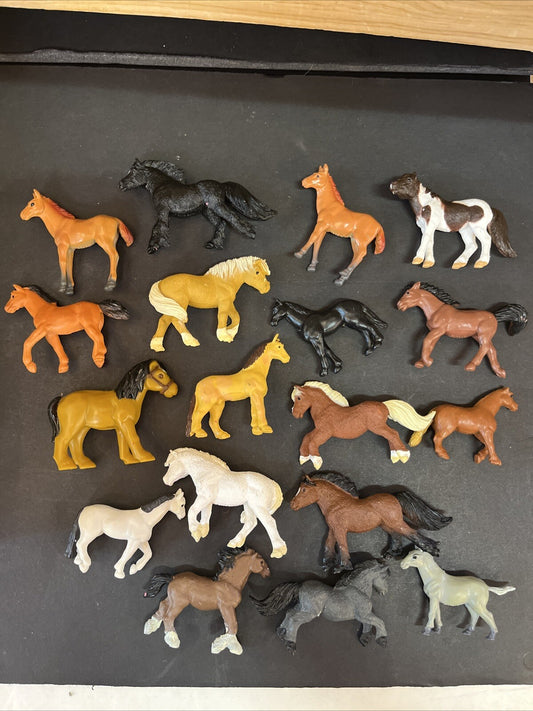 Lot of 18 Vintage Plastic Toy Play Horses