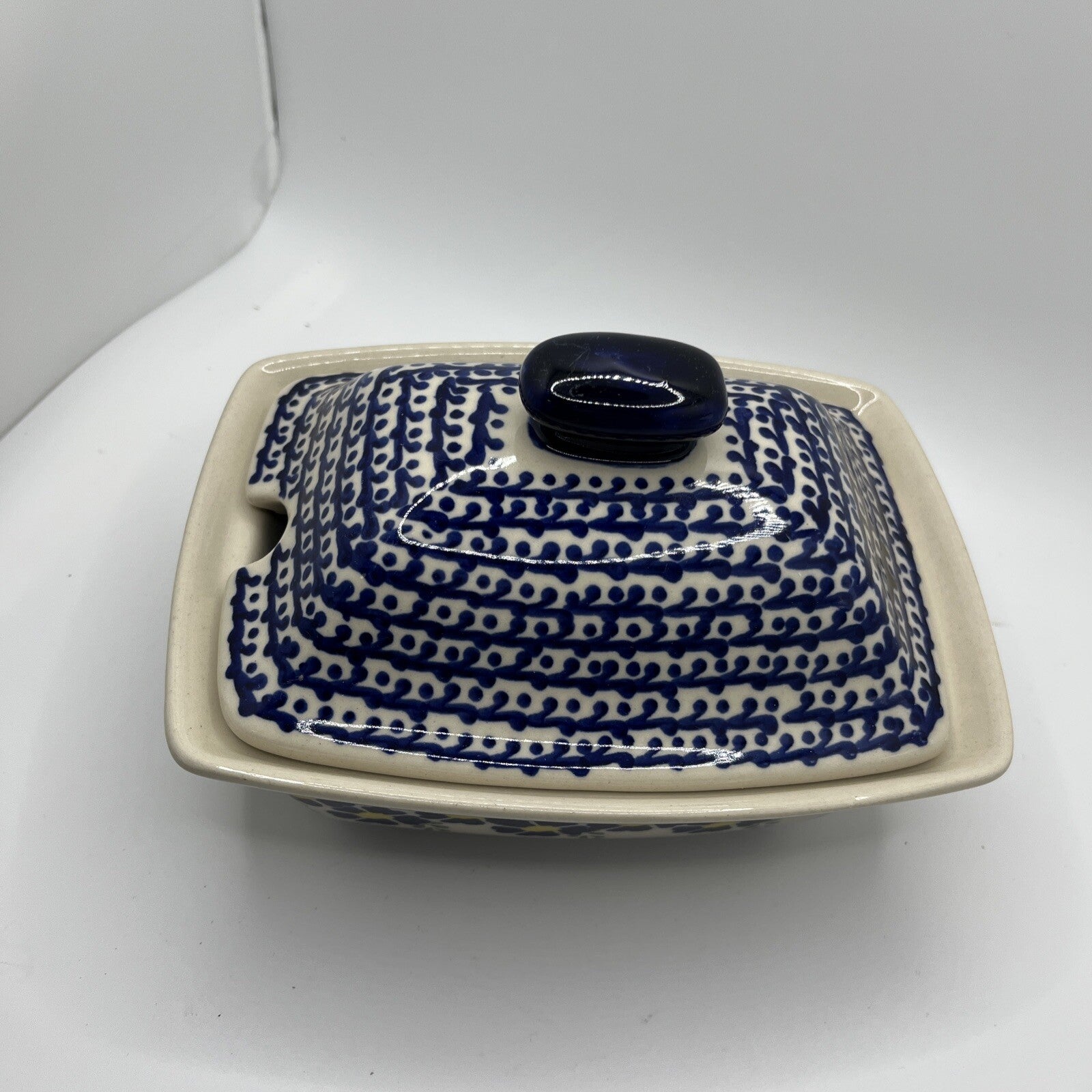 Boleslawiec Polish Pottery Covered Dish w/Spoon Slot 6.75" Yellow/Blue No Spoon