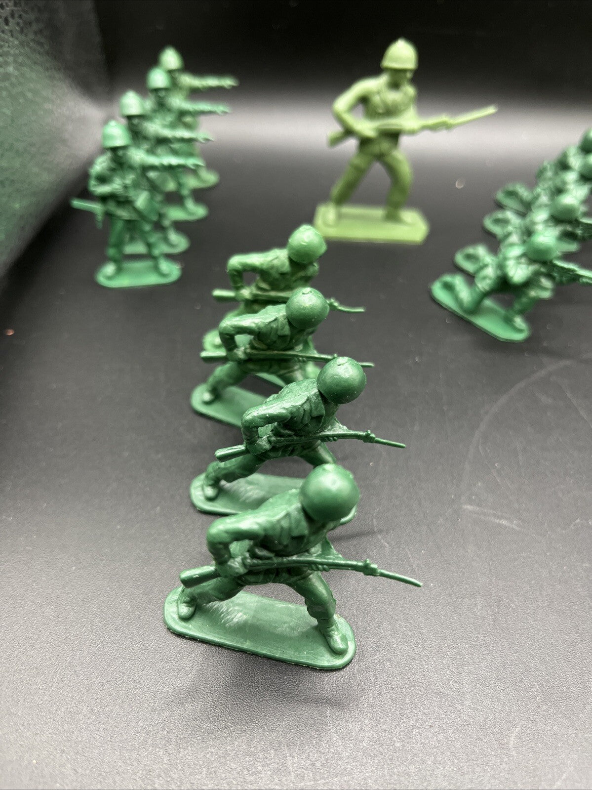 Vintage Toy soldiers Army Men Plastic, 23 Pieces, Green