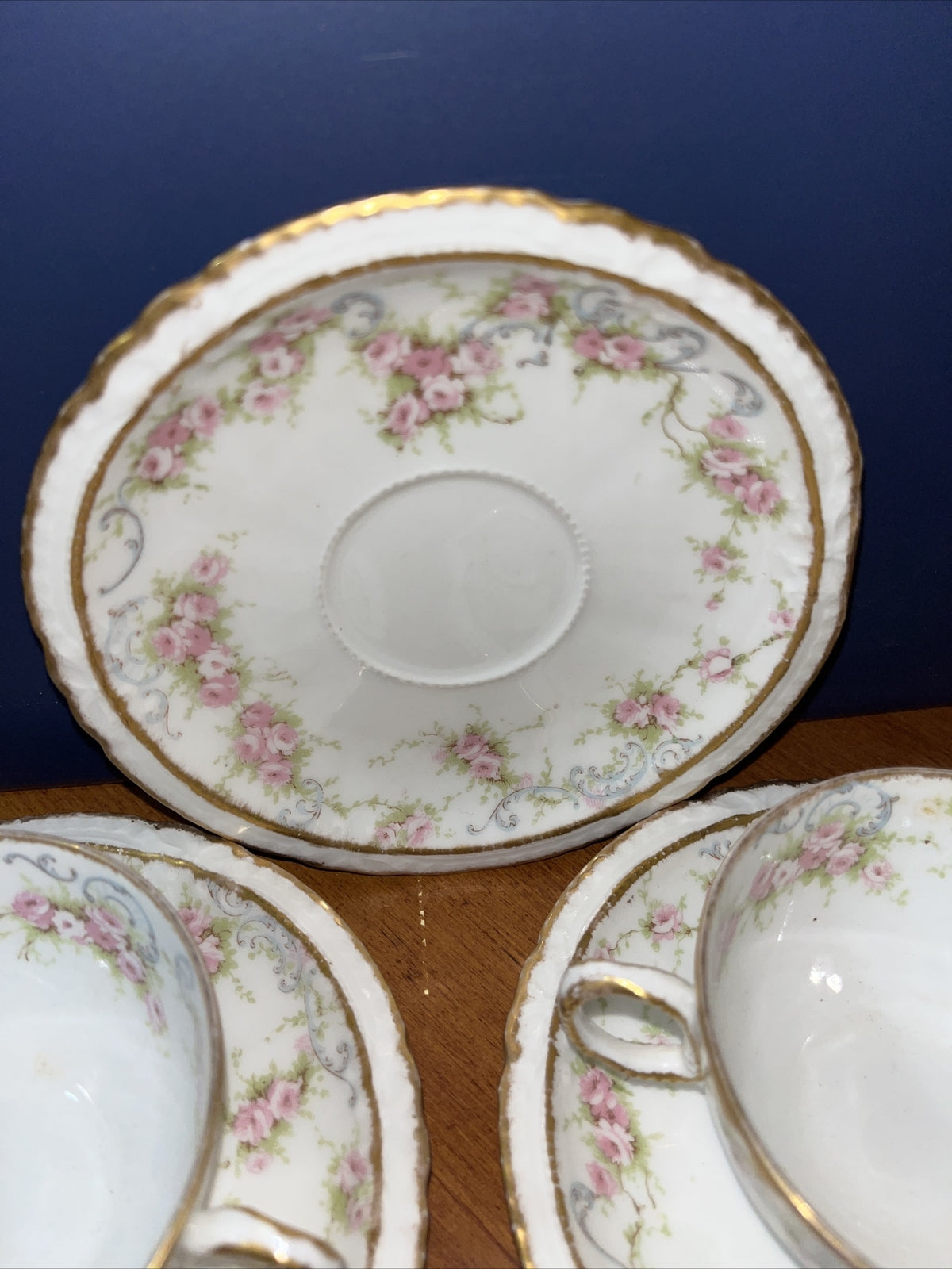 Haviland Limoges 4Tea Cup / Saucer & Serving Bowl- Double Gold Ribbon Flowers