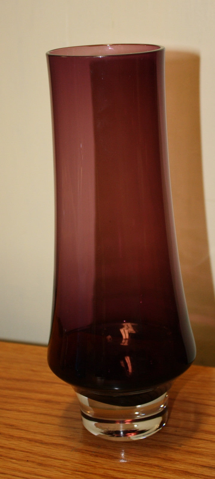 Elegant 10" Amethyst Vase Riihimaen Lasi Tamara Aladin #1374