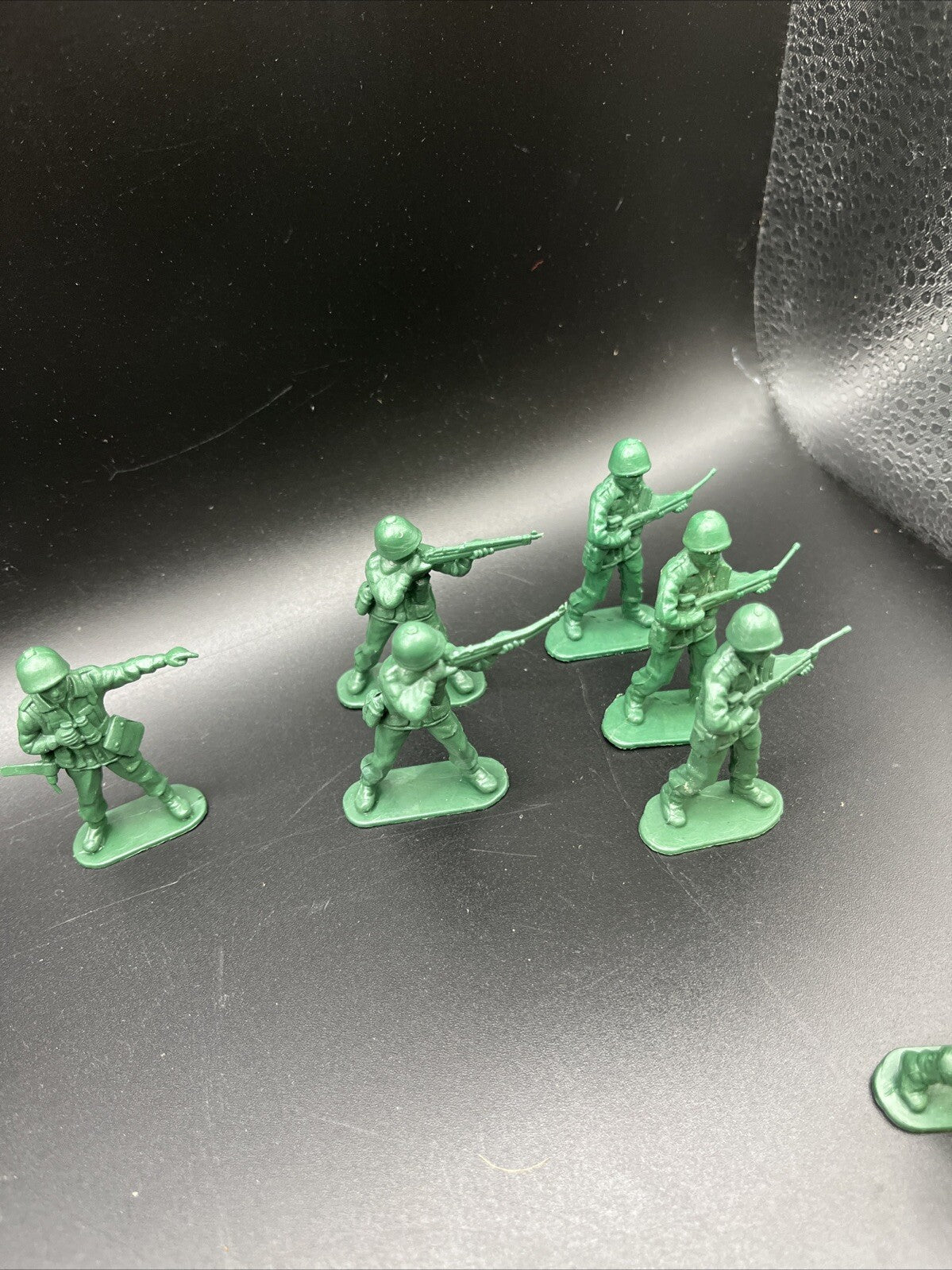 Vintage Green Plastic Army Men  18 Pc