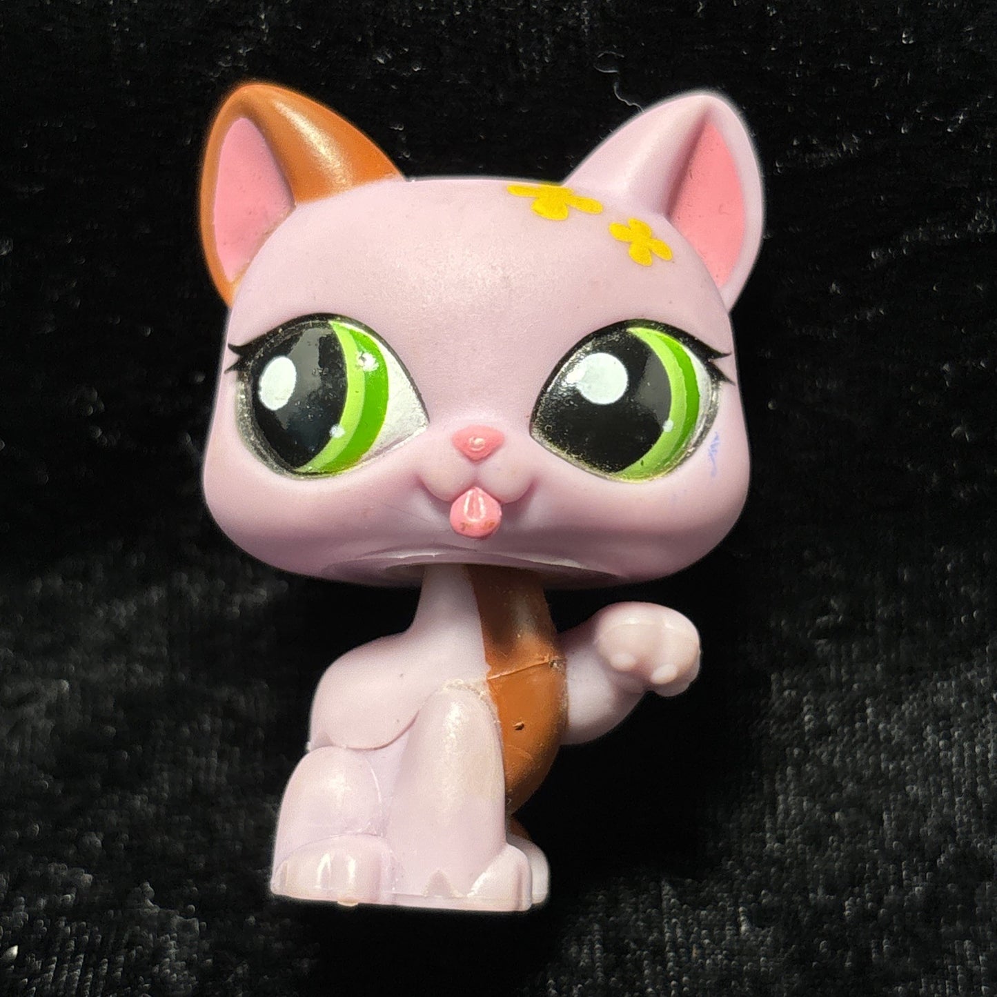 Littlest Pet Shop LPS Purple Paw Up Cat with green eyes & tongue out #1718