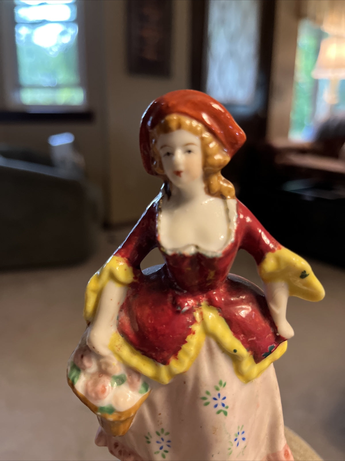 VINTAGE: OCCUPIED JAPAN PORCELAIN LADY FIGURINE ~~ HAND PAINTED