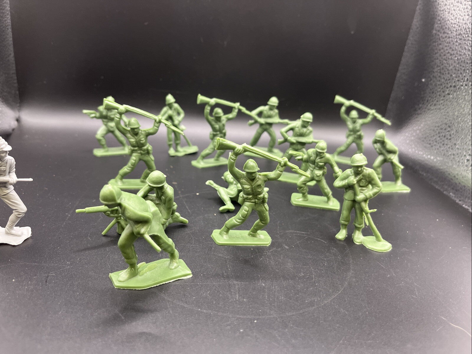 Vintage Green & Grey Plastic Army Men  17 Pc