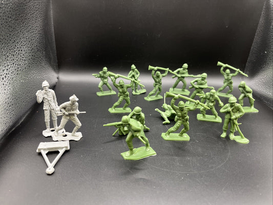 Vintage Green & Grey Plastic Army Men  17 Pc