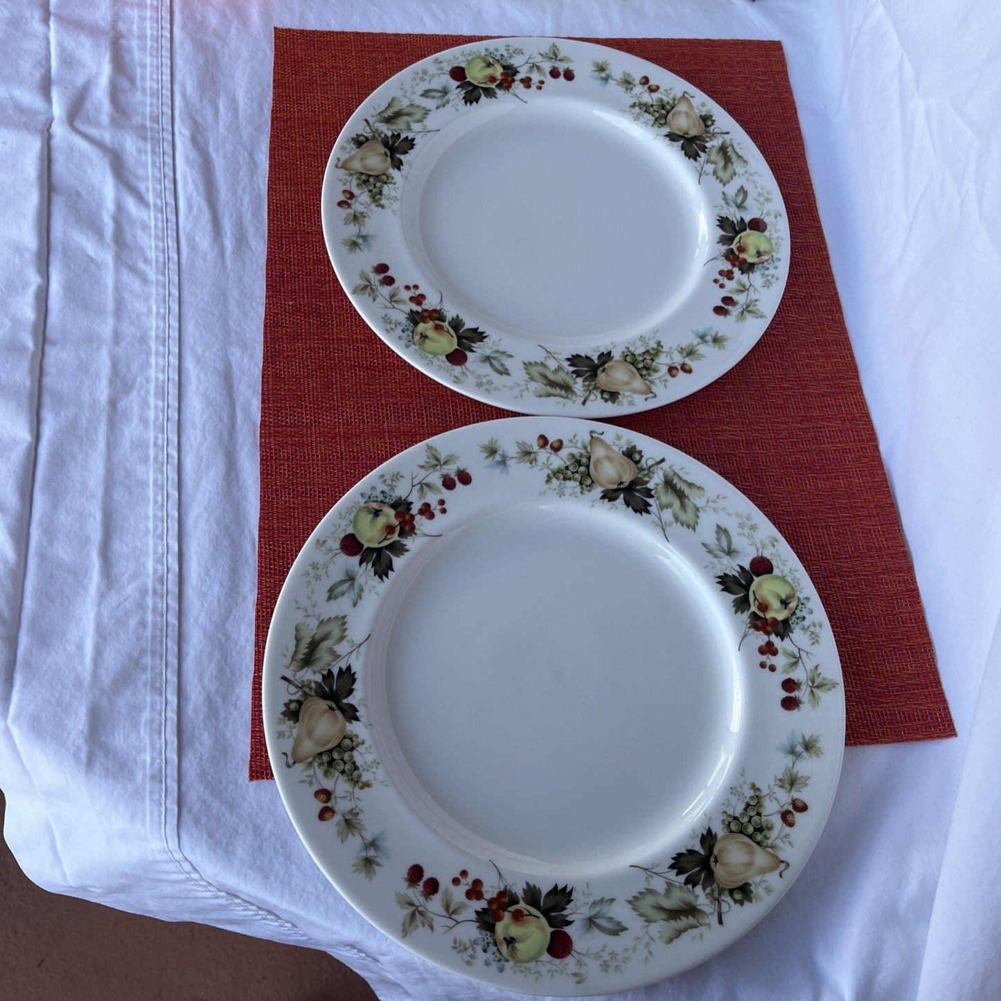 Royal Doulton MIRAMONT 2 Dinner Plates QTC1022 LIGHT USE