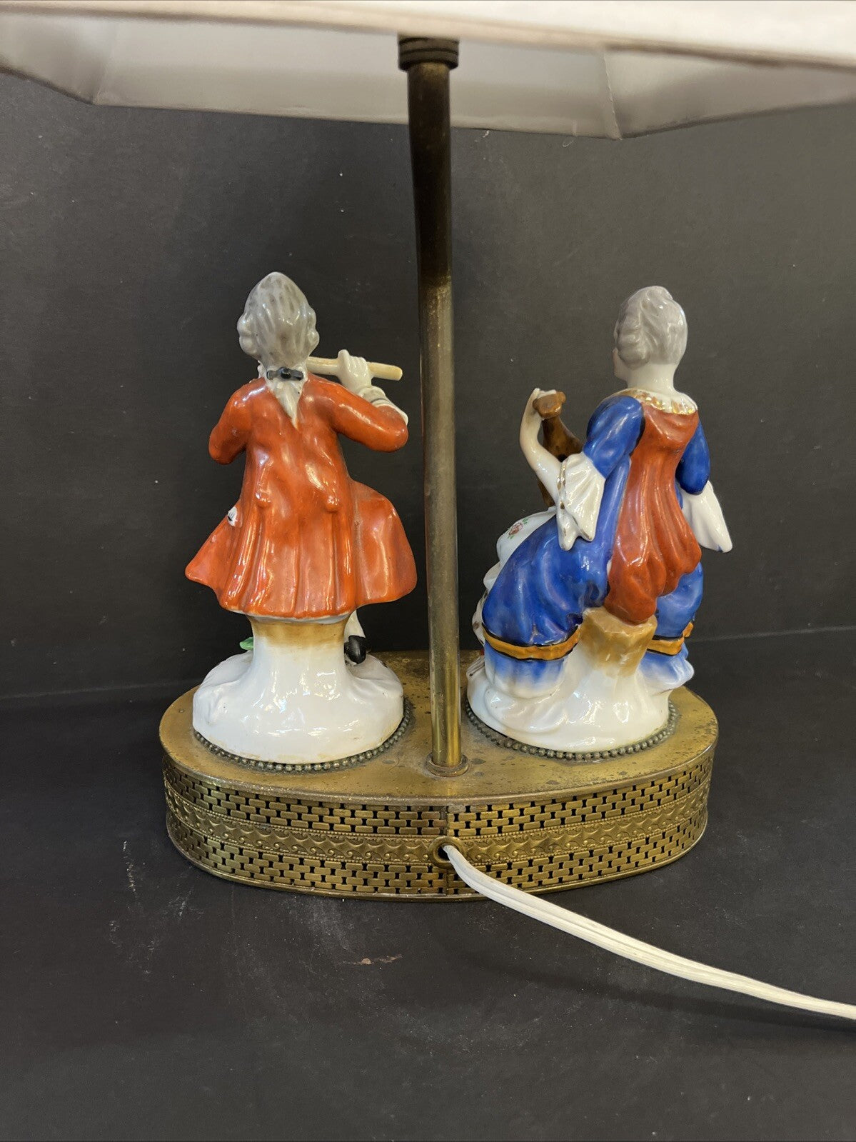 Vintage Victorian Figuiring Table Lamp. Light Bulb Is Not Included