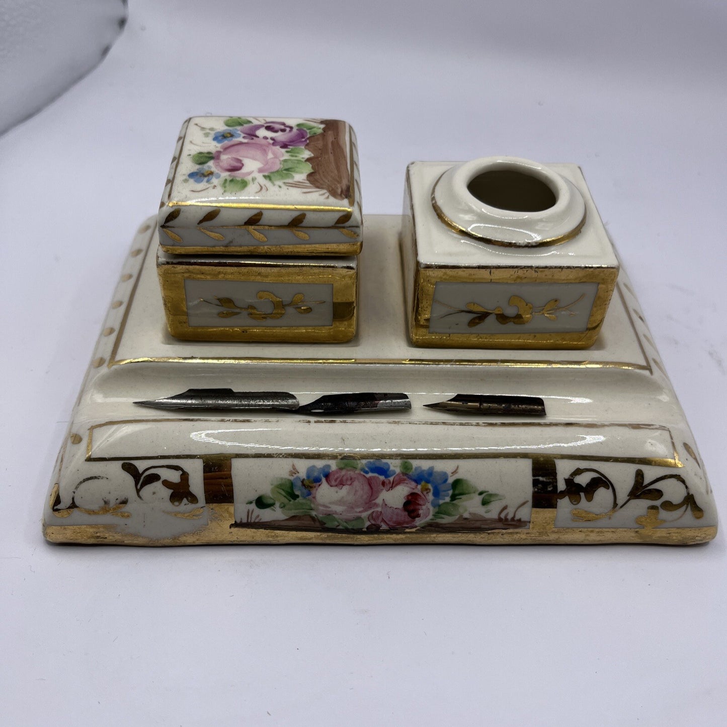Lovely Victorian Antique Porcelain Floral Inkwell & Fountain Pen Gold Paint
