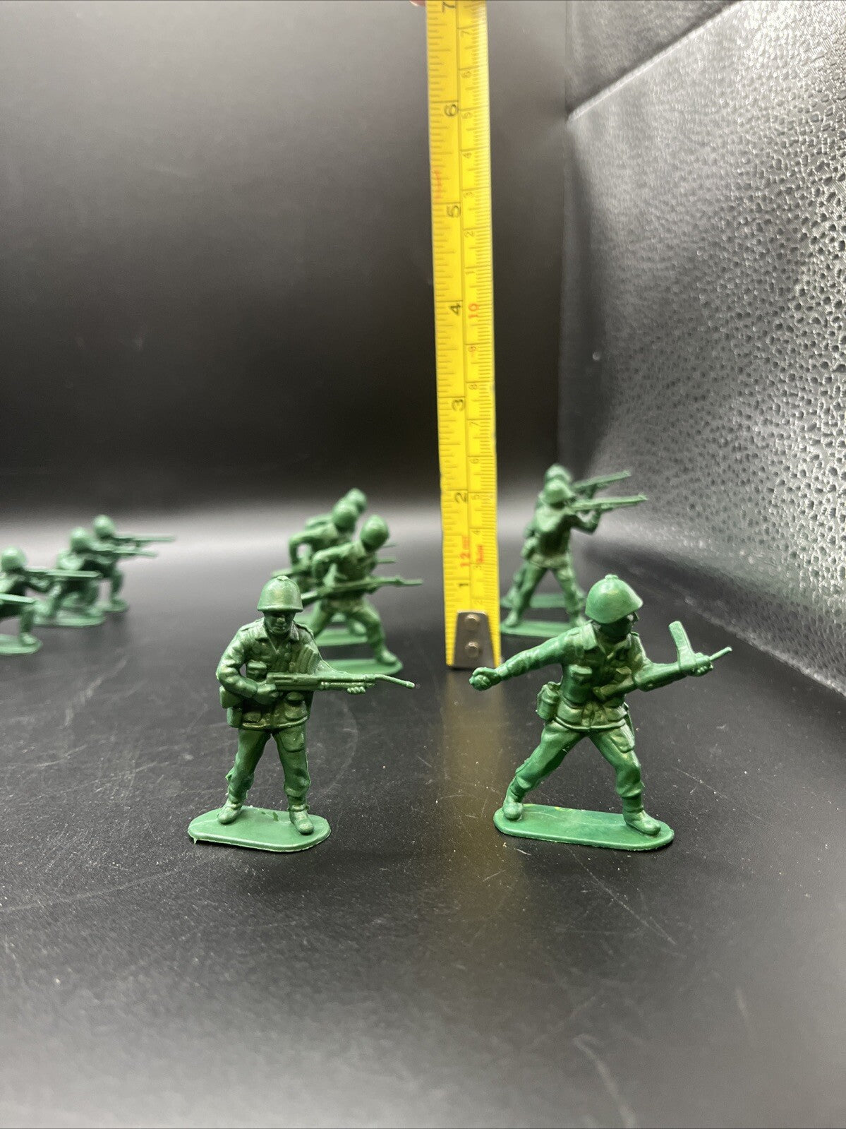 Vintage Toy soldiers Army Men Plastic, 23 Pieces, Green