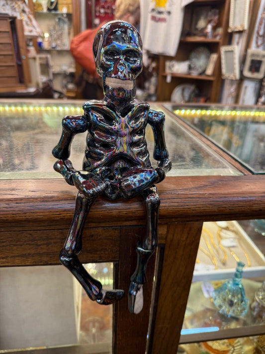 Purple pottery Skeleton