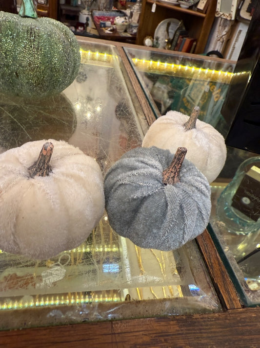 Tiny fabric pumpkins