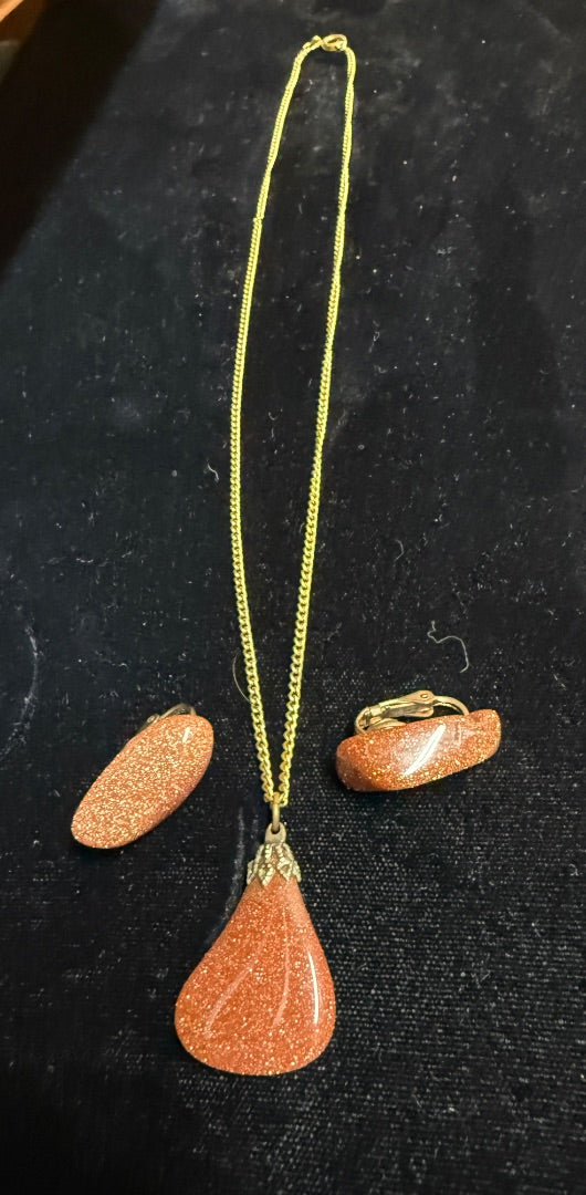 Avon Gold glimmer Stone Set