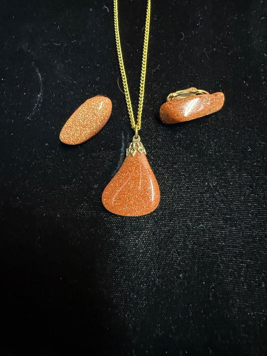 Avon Gold glimmer Stone Set