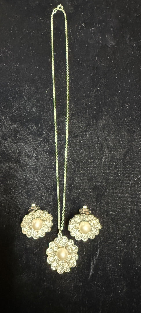 Silver Pearl Flower Set
