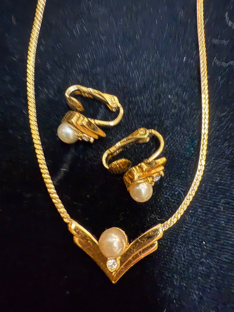 Petite Pearl Gold tone set