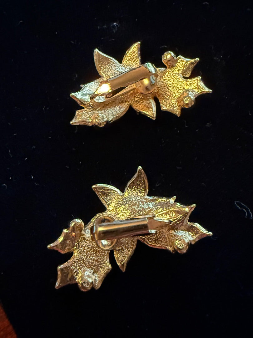 AVON Gold Red Poinsettia