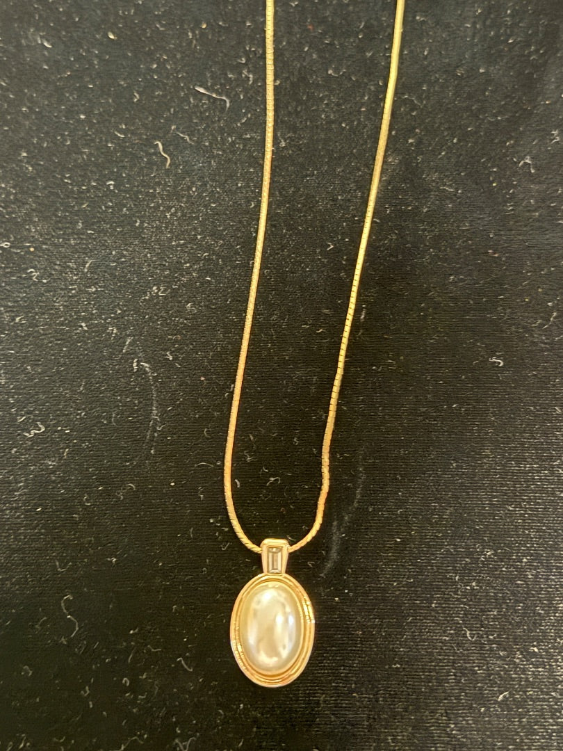 1980's Faux Pearl Gold Tone