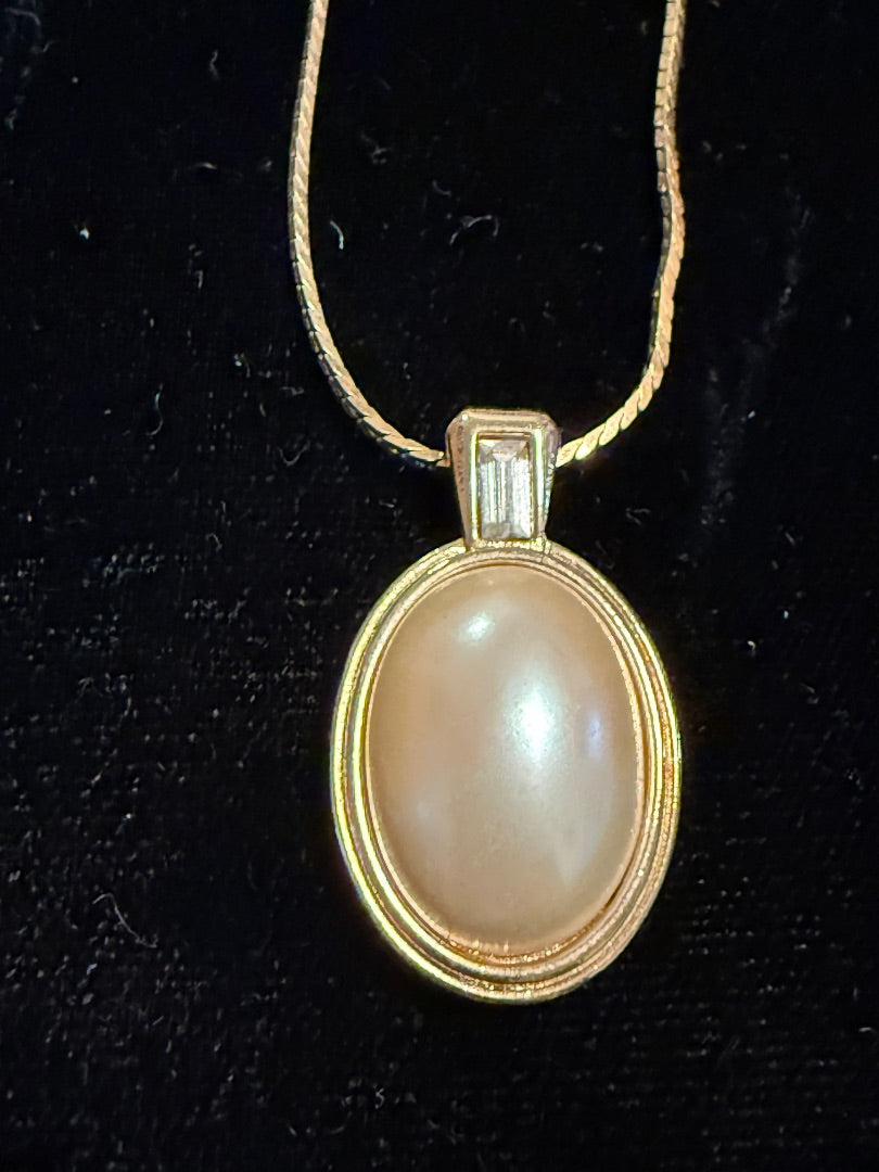 1980's Faux Pearl Gold Tone