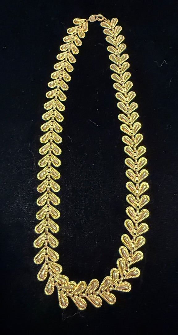 17" Gold Petal Avon Necklace Gold Tone