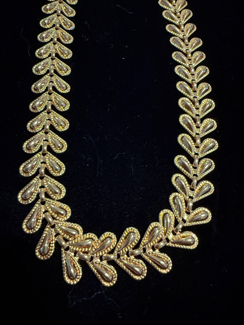 17" Gold Petal Avon Necklace Gold Tone