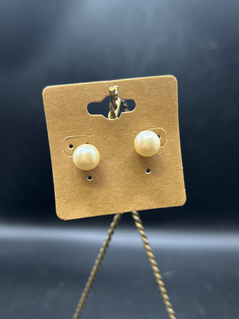 Pearl Stud Earring