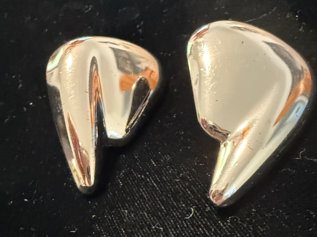 80’s AVON Lg Silver toned earrings