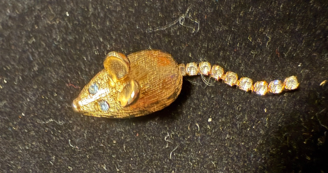 Mouse Pin moving tail AVON