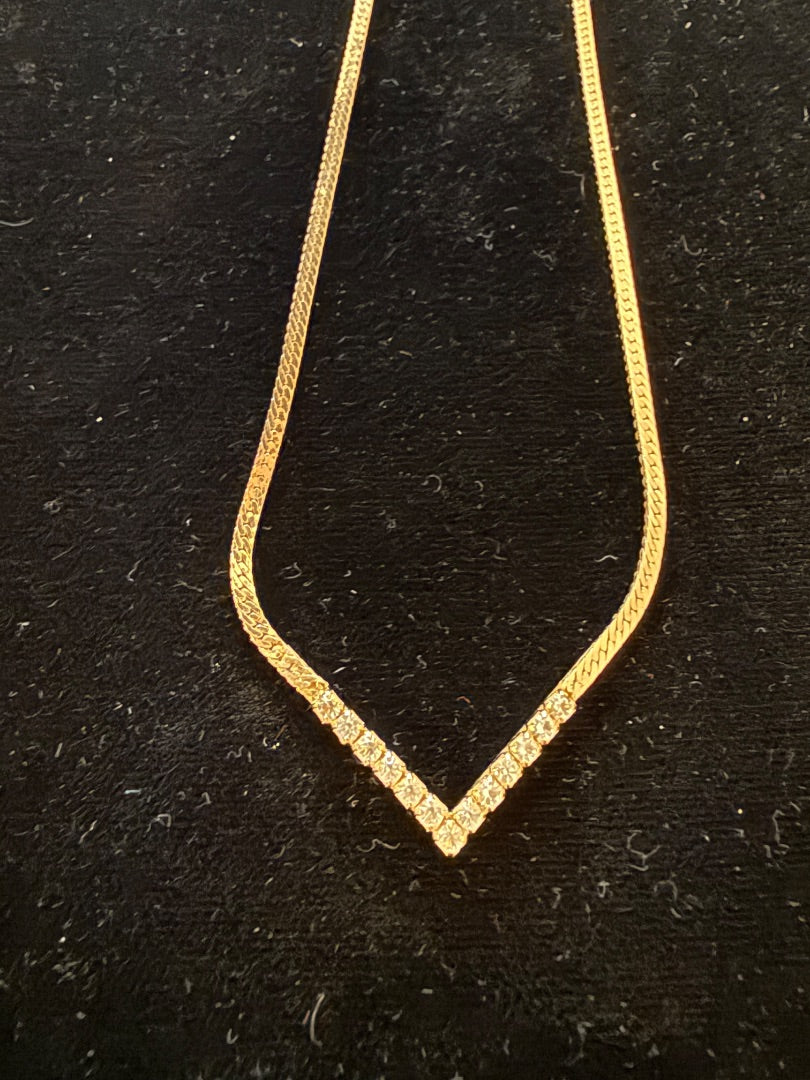 Vtg AVON Gold Toned V Necklace