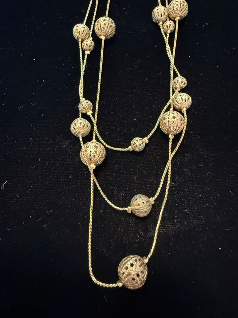 3 strand ball Vtg Avon Necklace
