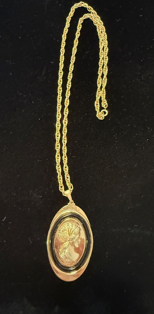 60’s Vtg Avon Cameo Necklace