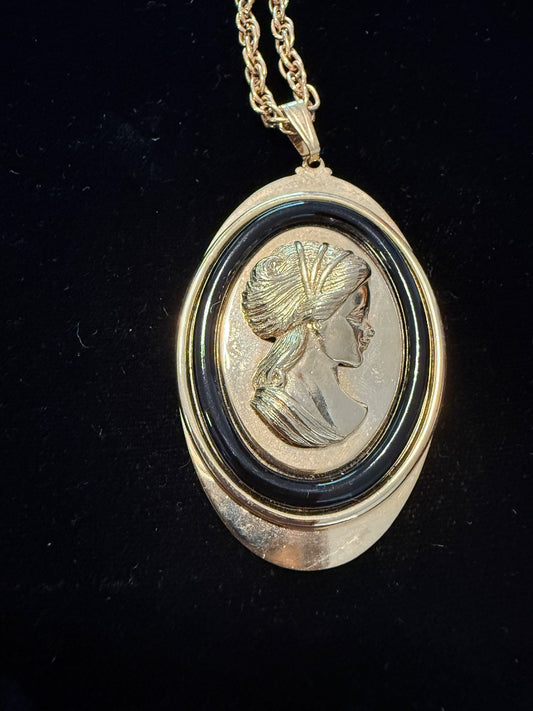 60’s Vtg Avon Cameo Necklace