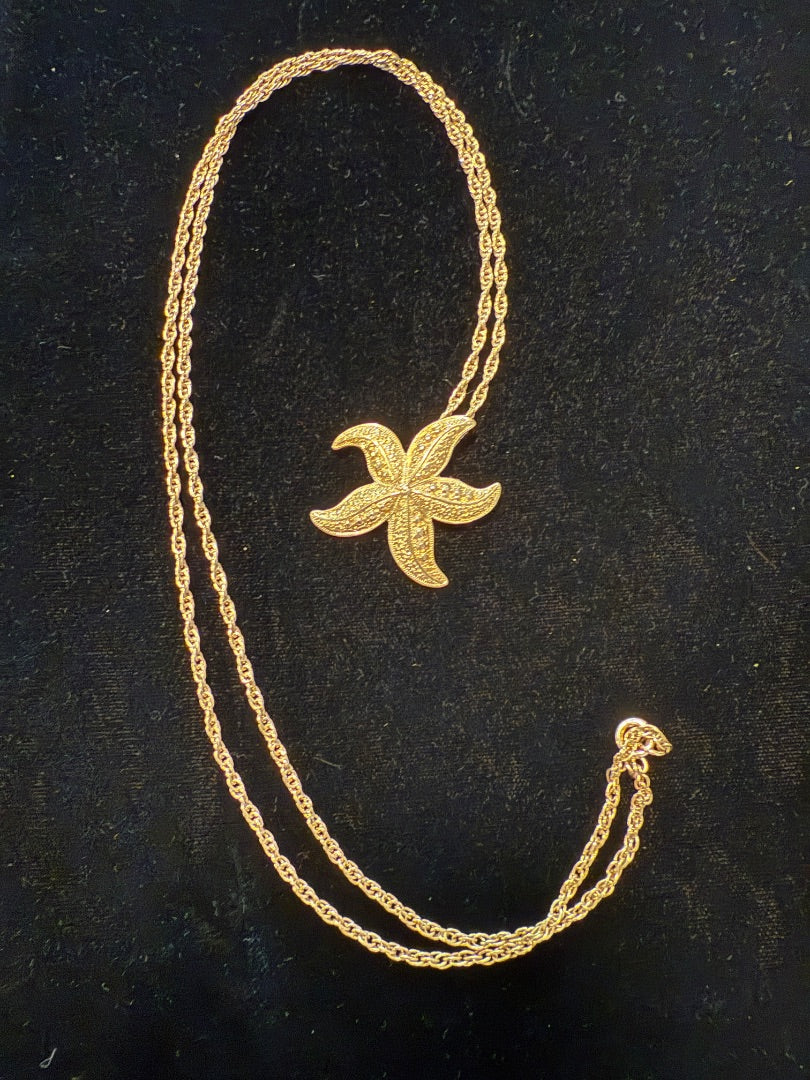 24” Gold Tone Starfish Avon Necklace