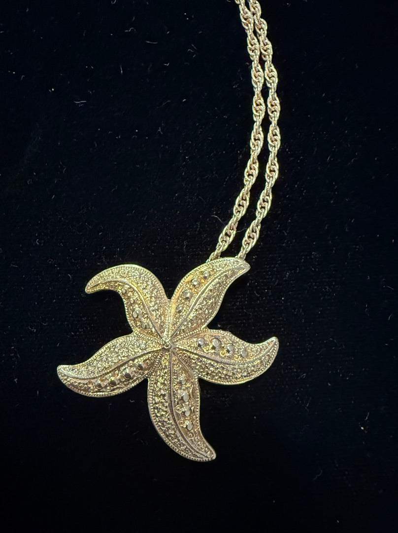 24” Gold Tone Starfish Avon Necklace