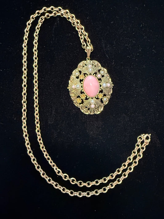 1974 Queen Anne’s Place Avon Necklace