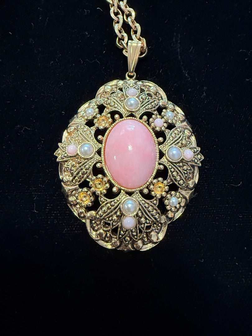 1974 Queen Anne’s Place Avon Necklace