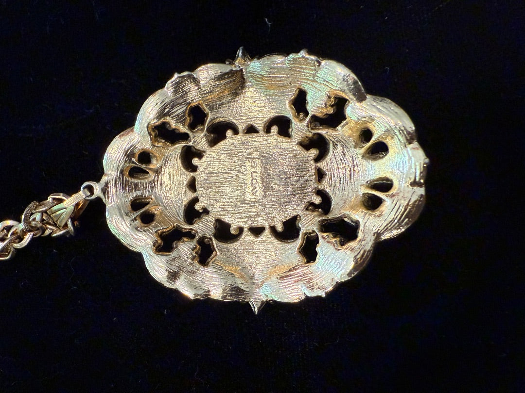 1974 Queen Anne’s Place Avon Necklace