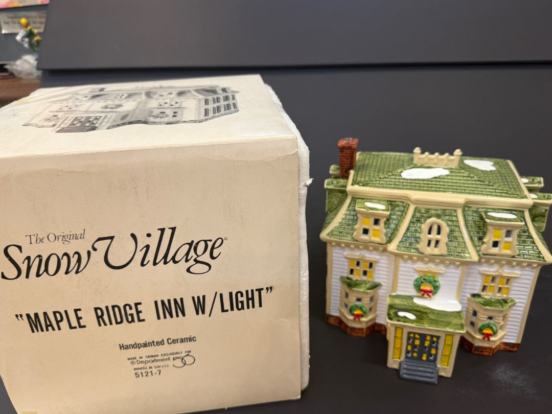Department  56 Maple Ridge Inn With Light Christmas