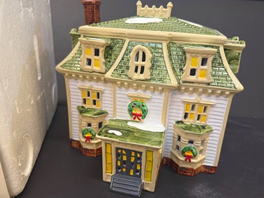 Department  56 Maple Ridge Inn With Light Christmas