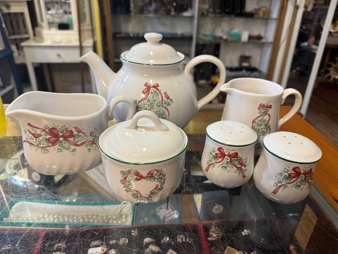 Corelle Cordials Holiday 8 pc set