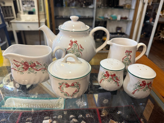 Corelle Cordials Holiday 8 pc set