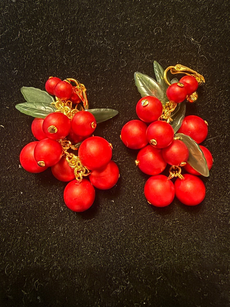 Avon Holly Christmas Clip Earrings