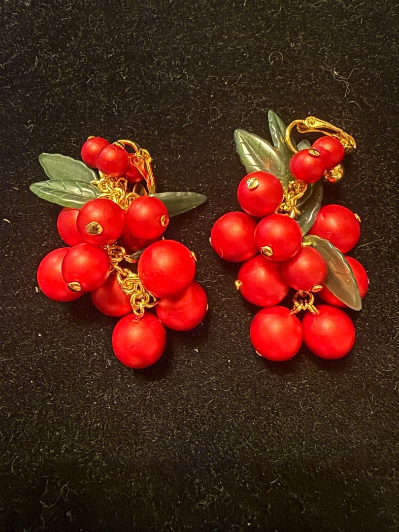 Avon Holly Christmas Clip Earrings