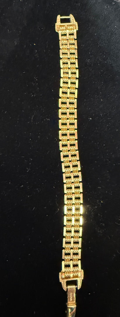 Avon Goldtone Chain Bracelet