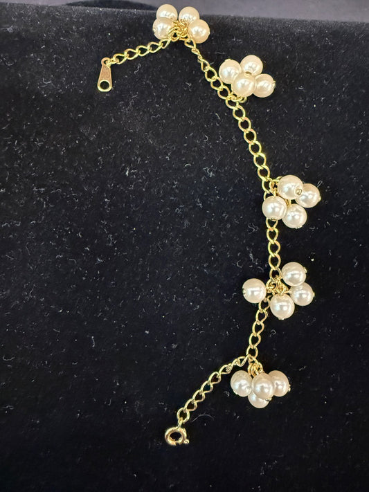 Avon Pearl Clusters Goldtone Bracelet