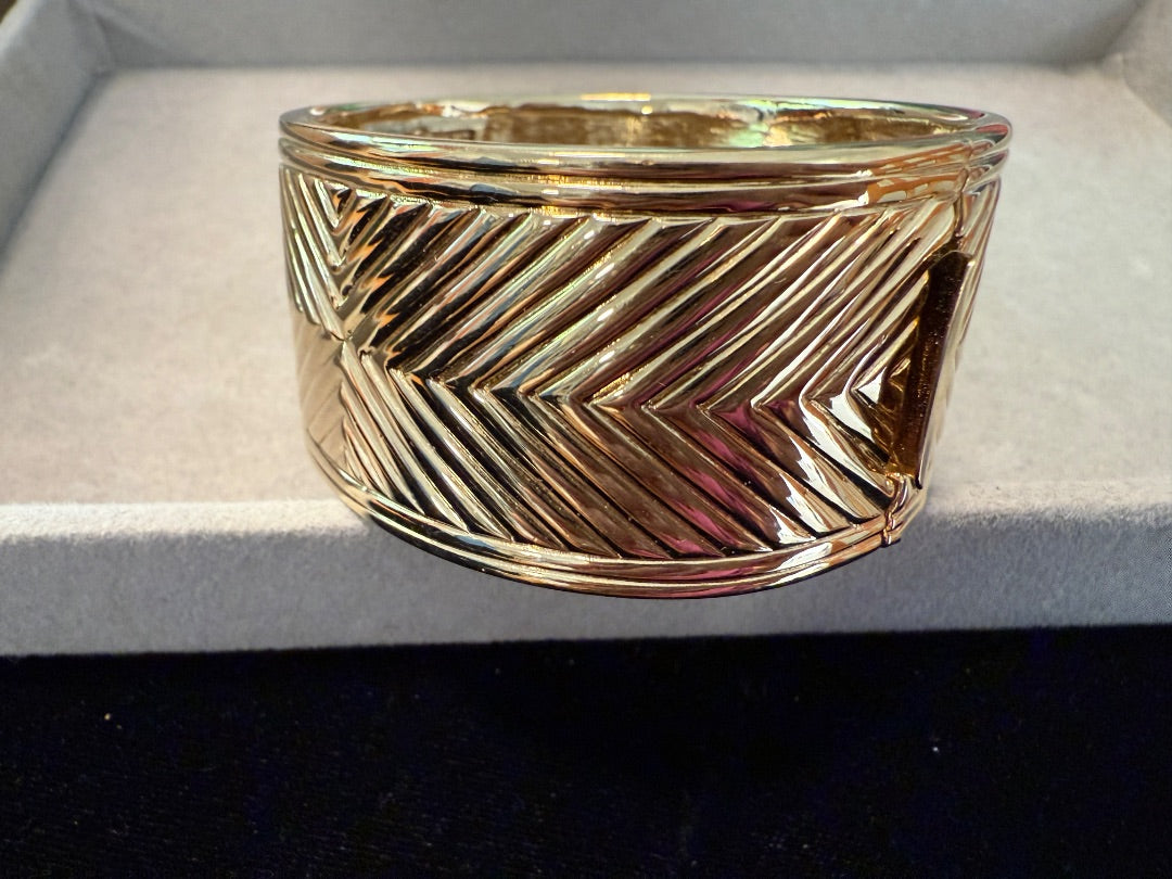 Gallery Originals Gold Cuff Avon Snap Geometric Bracelet